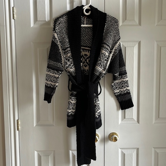 Free People Cozy Cabin Cardigan wrap style w belt Size XS Excellent Condition - Picture 7 of 16